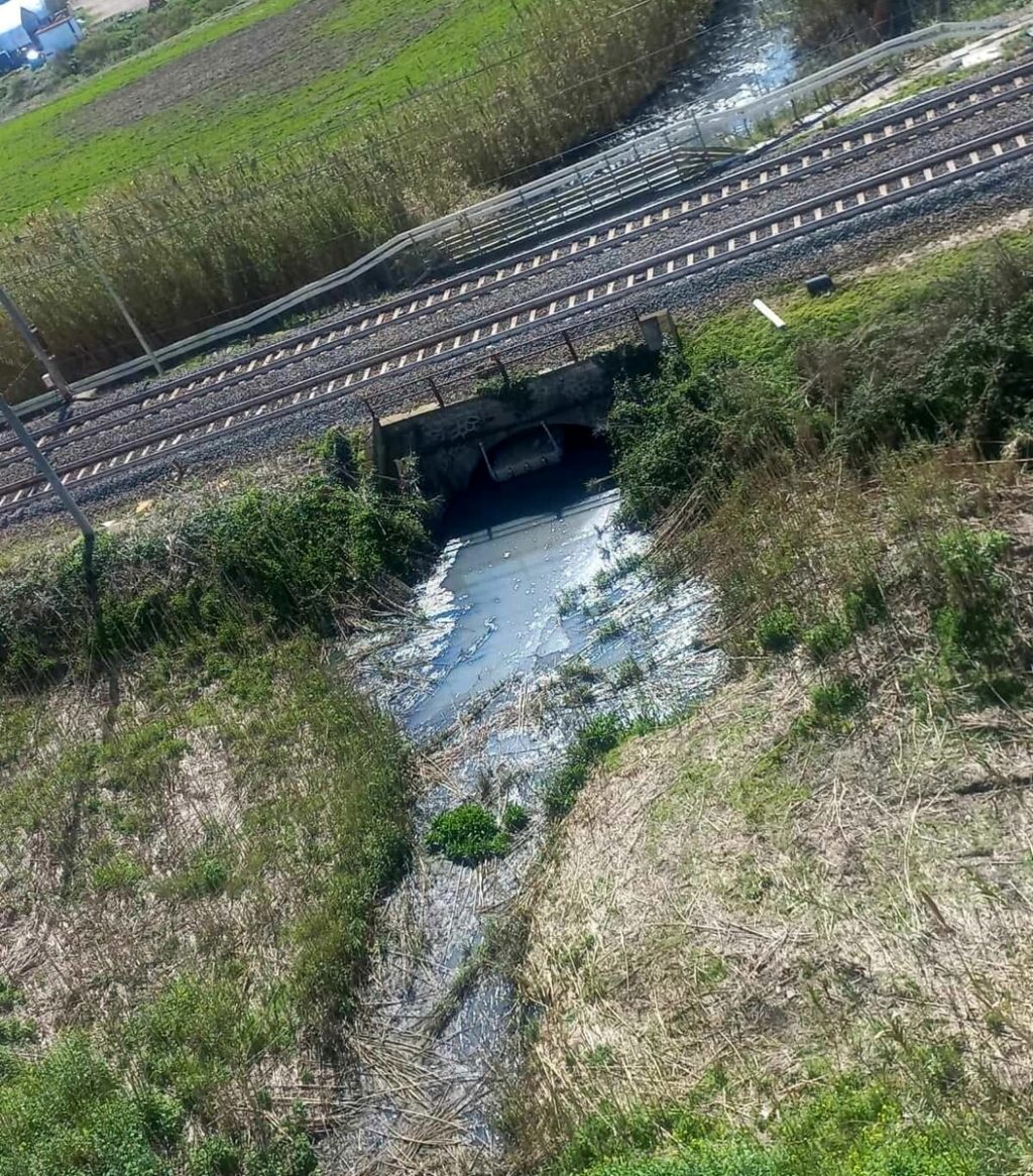 Dopo vent'anni consegnate le strade nel piano di zona Ponte Galeria. Ma le fogne a cielo aperto restano