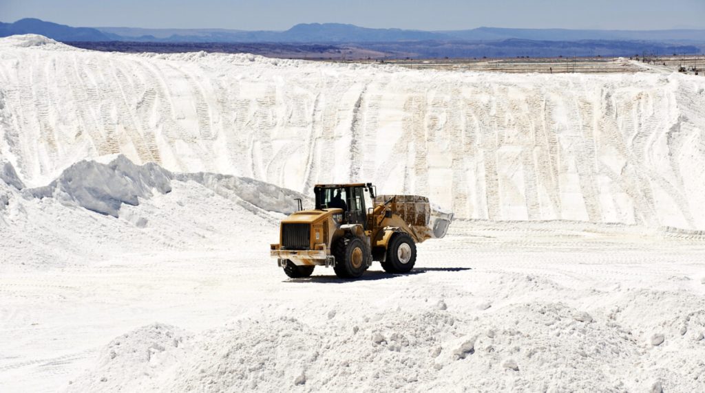 Le mani degli australiani sull’oro bianco di Roma. È caccia al litio