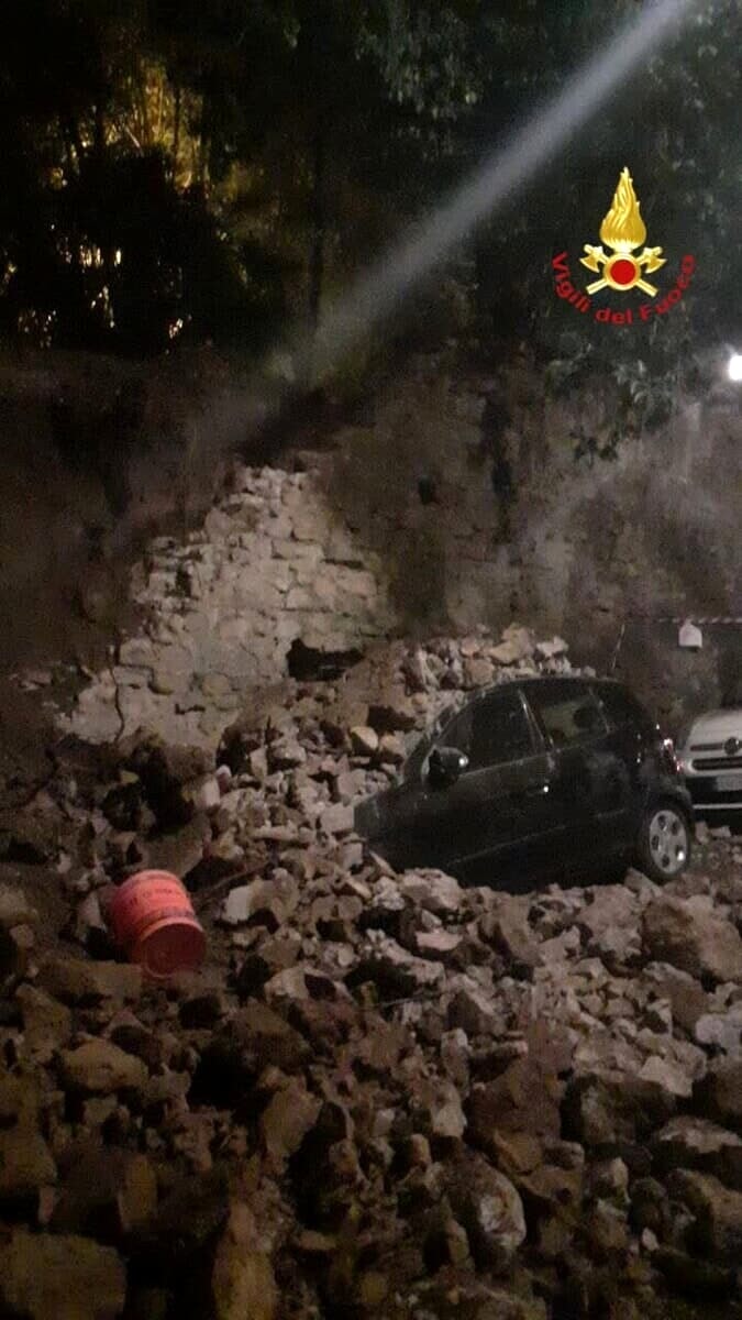 Muro crollato a Trastevere, il maltempo tra le possibili cause dello smottamento