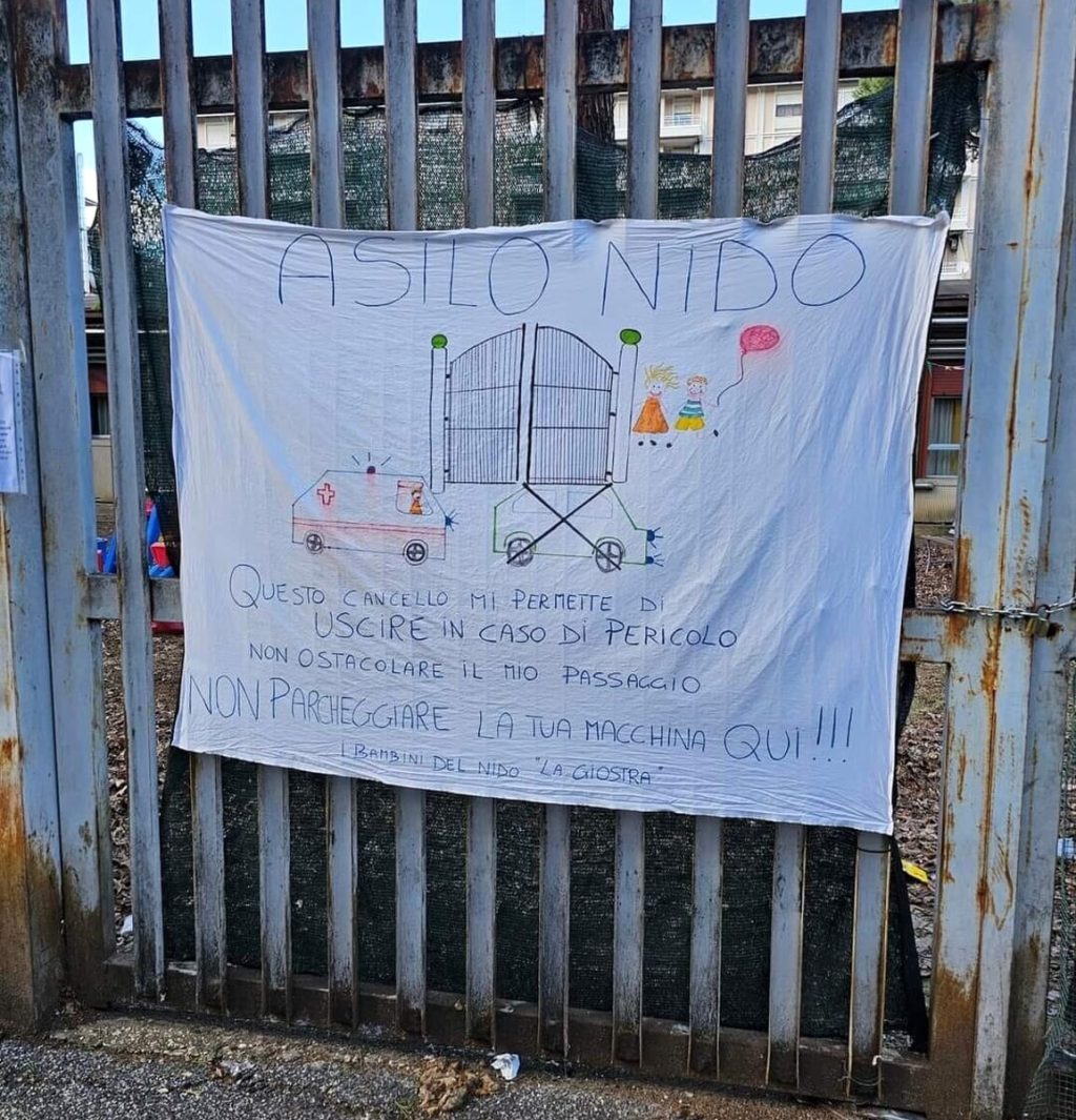 Casal Bruciato, i bimbi chiedono lo stop alla sosta selvaggia davanti al loro nido