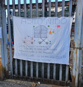 Casal Bruciato, i bimbi chiedono lo stop alla sosta selvaggia davanti al loro nido
