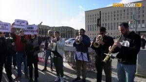 VIDEO | Maratona culturale e sit in degli studenti per salvare l'ex Civis