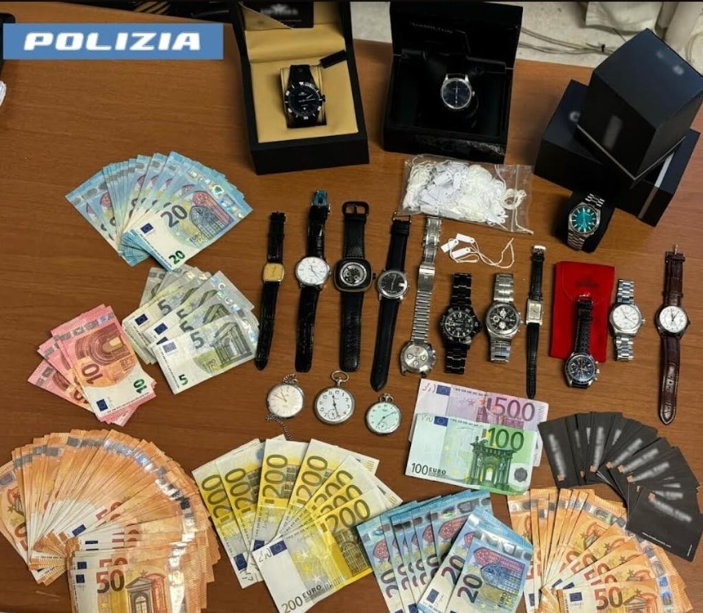 Dipendente del Vaticano vende online orologio rubato
