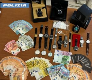 Dipendente del Vaticano vende online orologio rubato