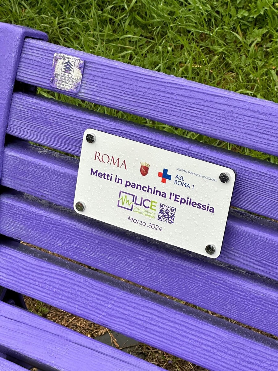 Inaugurata la prima panchina Viola di Roma di sensibilizzazione sull'epilessia