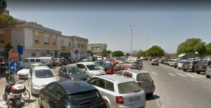 Ubriaco rompe porta di vetro pronto soccorso
