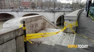 Maltempo a Roma, si alza il livello del fiume: chiuse le banchine del Tevere