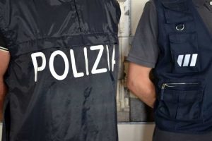 Rapinato in casa da falsi poliziotti, il racconto dell'imprenditore: "Così ci hanno sequestrato e rubato 50 mila euro"