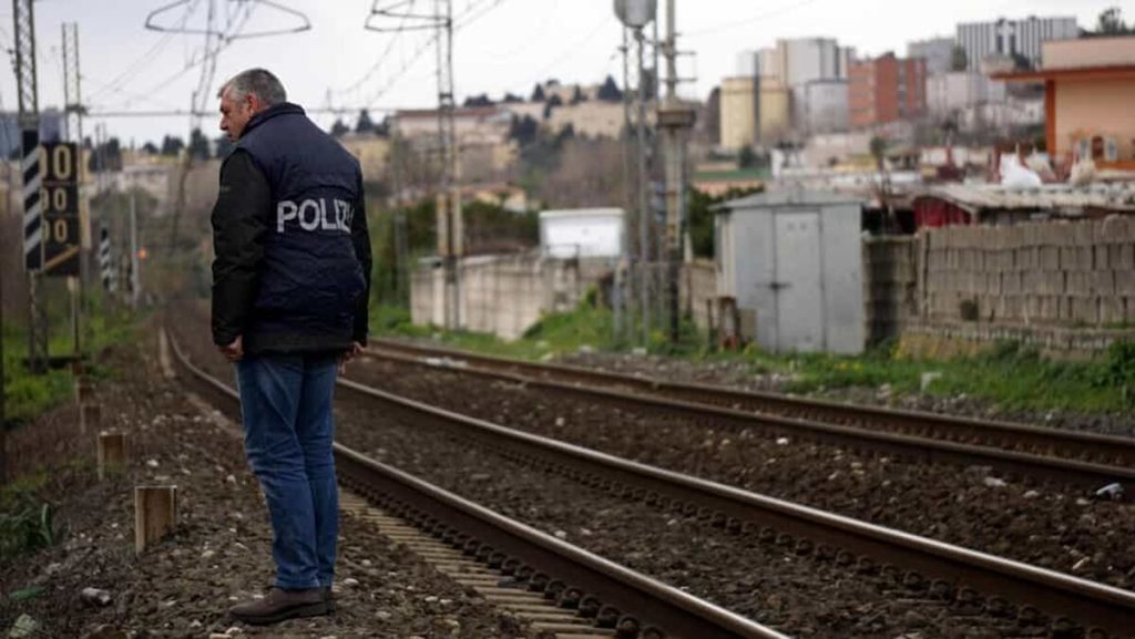 Travolto da un treno, morto un ragazzo vicino alla stazione