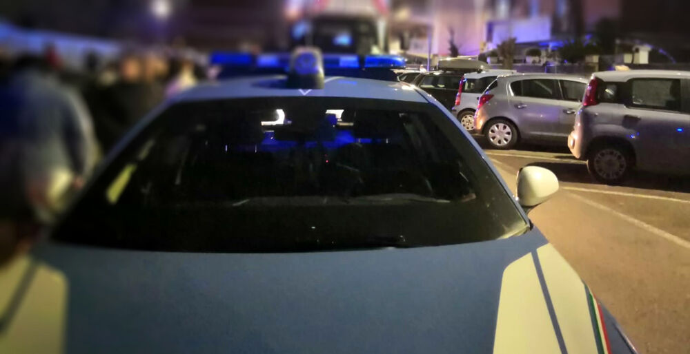Fuggono su auto rubata e scatta inseguimento: uno viene preso, il complice scappa