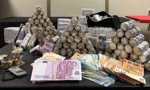 Centocelle, cani antidroga lo bloccano con oltre 16 chilogrammi di hashish