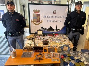 Furto in magazzino: il proprietario trova refurtiva in vendita al mercato di Porta Portese