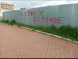 "No strade no fogne": la rabbia dei cittadini di Torresina 2