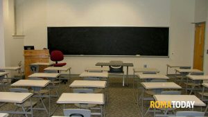 Studenti entrano nella loro scuola di notte forzando una finestra e la danneggiano