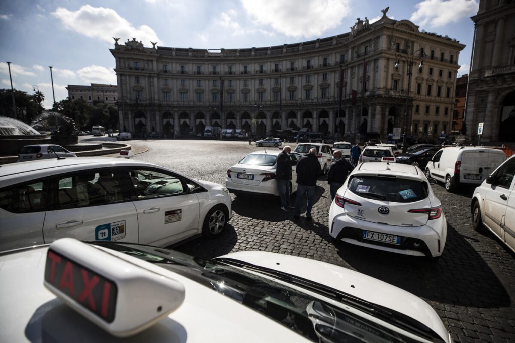 I tassisti contestano il Dataroom di Milena Gabanelli: “Il servizio taxi non è carente"