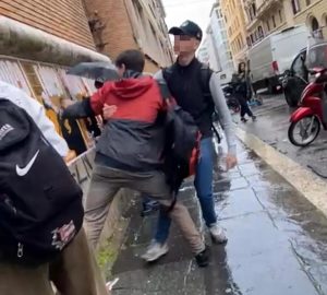Tensioni al liceo Plinio, studenti: "Aggrediti mentre strappavamo i manifesti di estrema destra"