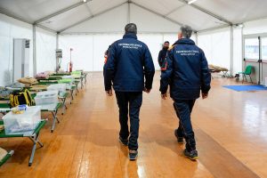 Tensostruttura per clochard a Termini: c’è chi dice no