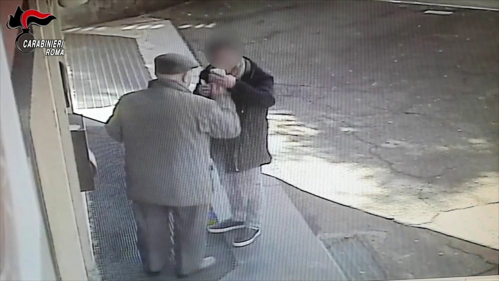 Una centrale telefonica per organizzare le truffe agli anziani, sei arresti