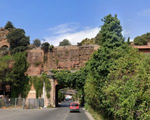 Incidente a Porta Furba: ragazzo di 19 anni investito da un pirata della strada