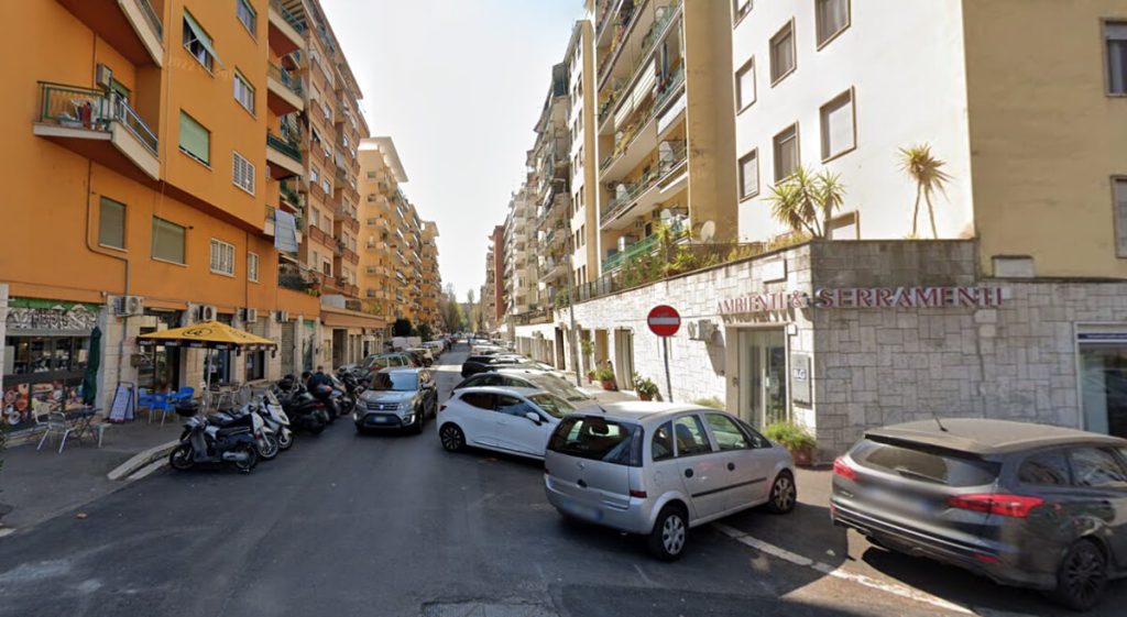 Aggredisce e rapina un passante, bandito incastrato dai cittadini