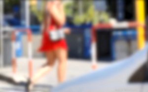 Lei lascia il "boss" del quartiere dopo le violenze, lui cerca il suo nuovo fidanzato e lo ricatta per 100mila euro