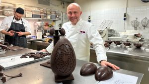 Uova di Pasqua come opere d'arte. Un super pasticciere ci spiega in video come si fanno