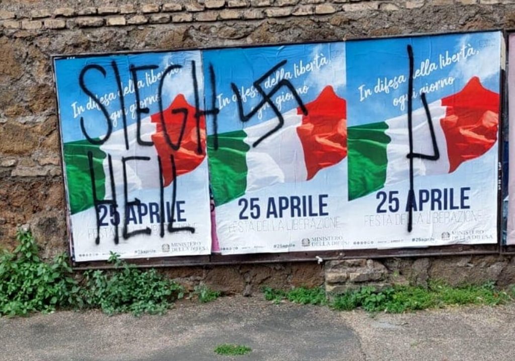 25 Aprile a Roma: simboli nazisti sui manifesti della Liberazione