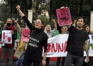 Chi sono gli iraniani di Roma e come vivono il conflitto