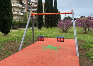 Ponte di Nona, tornano le altalene nel parco del quartiere