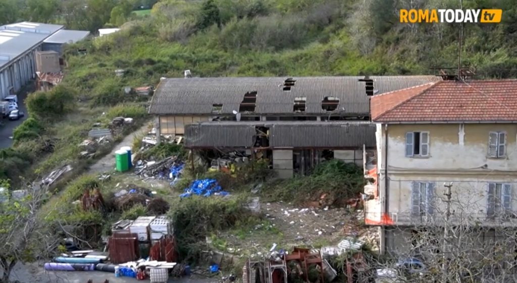 Amianto e rifiuti a ridosso delle case: partita la bonifica dell'ex fabbrica di Colle del Sole