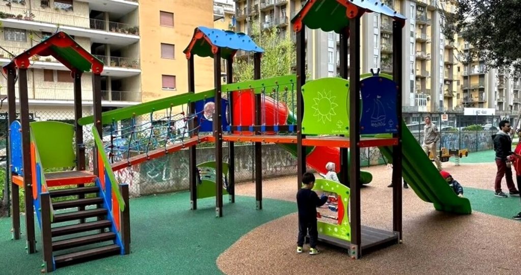 Scivoli e altalene nuove: il municipio VII pronto al restyling di 8 aree ludiche