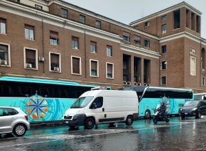 Stop ai bus turistici nell'Anello ferroviario, i cittadini scrivono direttamente al sindaco Gualtieri