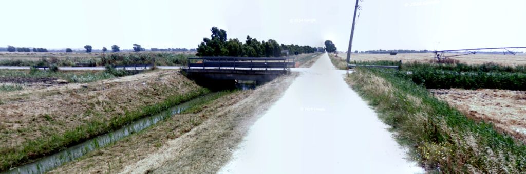 Passeggia lungo il canale e trova una mina
