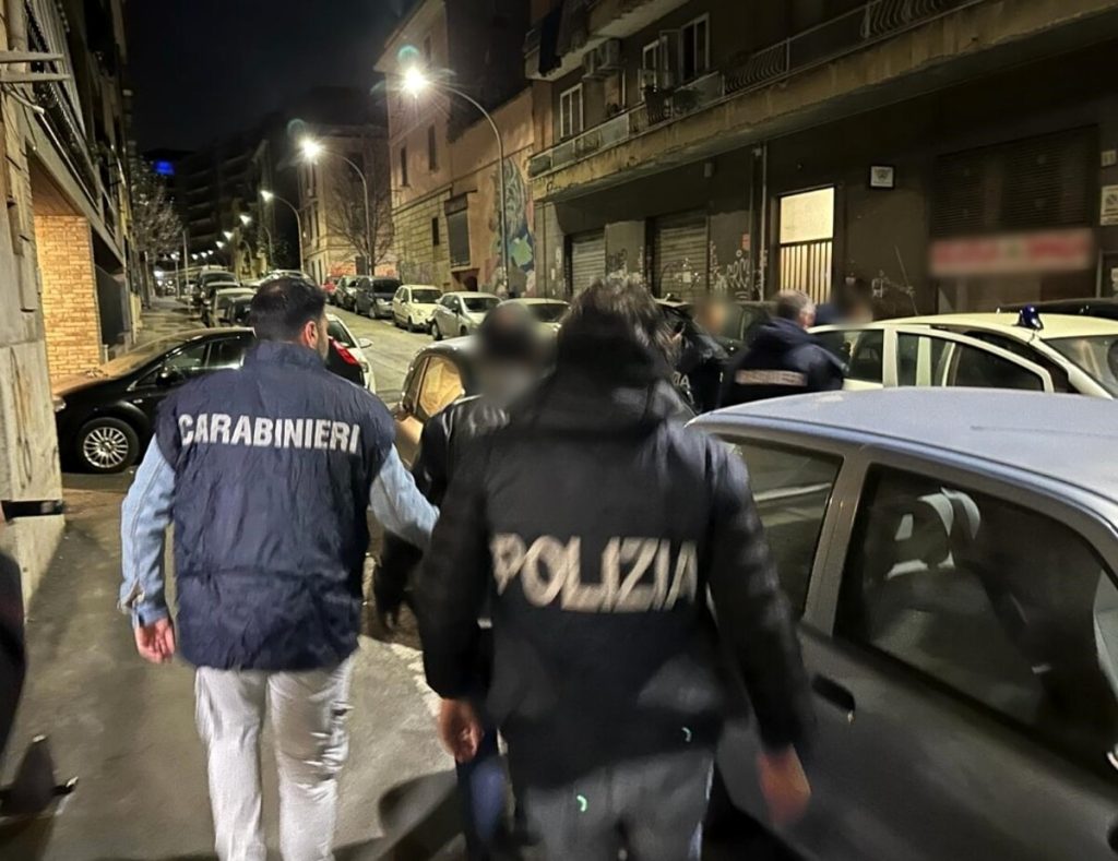 Sequestrato e picchiato per un debito, arrestato portavoce della comunità bengalese a Roma