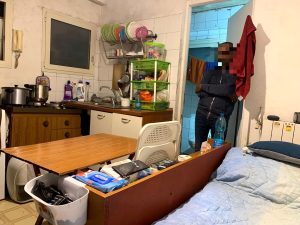 Vivere in 12 mq ammuffiti. Quei palazzi della Roma bene dove le cantine sono già "case"