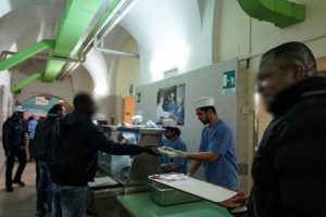Sempre più poveri e fragili. Le mense e i centri d'accoglienza di Roma esplodono di migranti