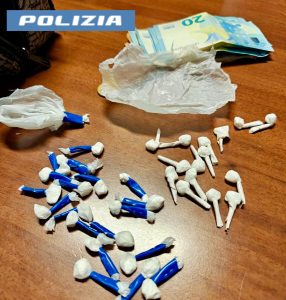 Rider dello spaccio, prende ordinazioni in chat e porta la cocaina a domicilio