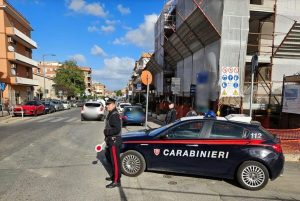 Al volante ubriachi o senza patente, posti di blocco dei carabinieri e multe