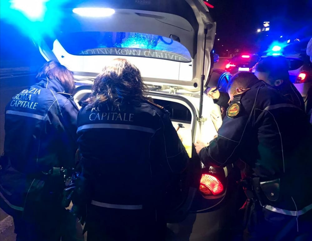 Incidente via di Boccea, moto con a bordo due giovani si schianta. Morto un 21enne