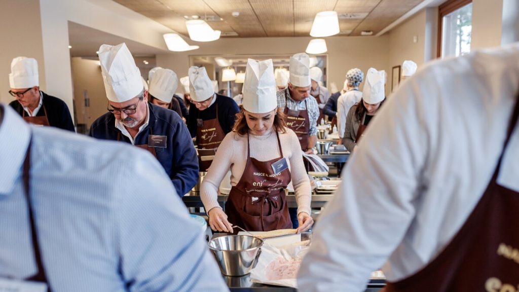 Una grande scuola di cucina ripensa gli Eni Cafè. Il bar del benzinaio ora punta tutto sulla qualità
