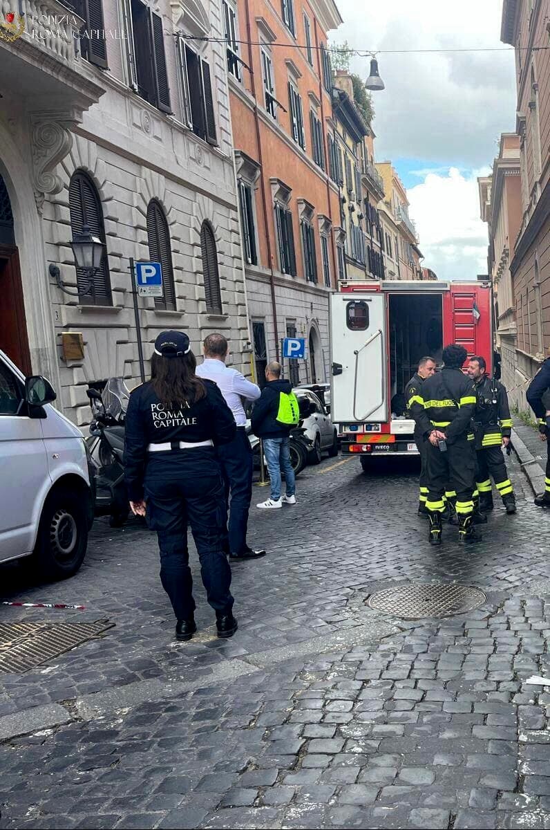 Esalazioni di cloro, evacuato un hotel in centro a Roma