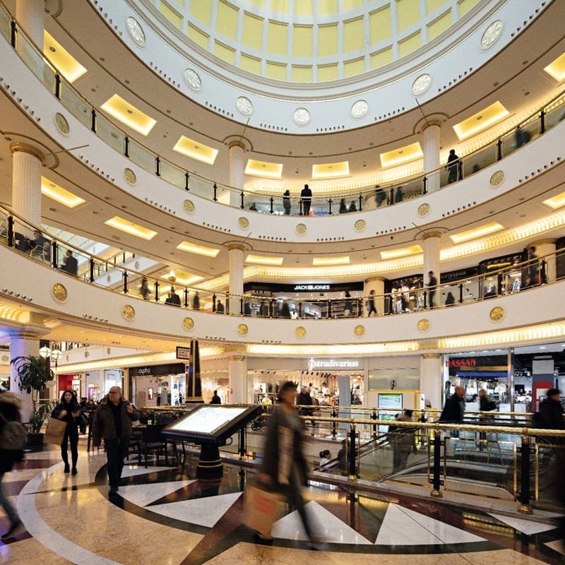 Nel centro commerciale di Roma più di 500 firme contro l'apertura del 1 maggio