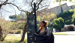 Il modo migliore per viaggiare da Roma a Viterbo? In una busta della spazzatura