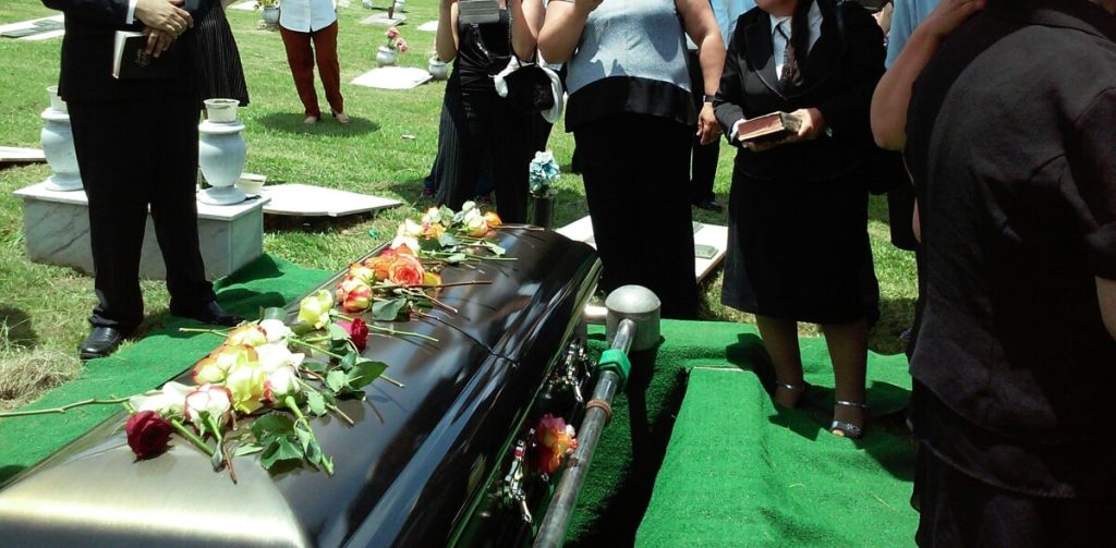 Funerali laici, a Roma “morire senza Dio” è quasi impossibile