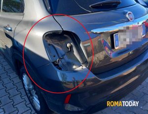 Rubano i fari di un'auto e li rivendono, fermati compratori e acquirenti