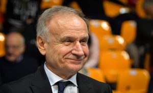 Incidente stradale per Gianni Petrucci: l'ex presidente del Coni e la moglie gravi in ospedale