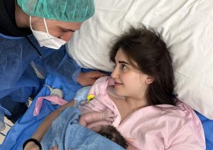 La storia di Ginevra, la neonata con quattro nonni, quattro bisnonni e una trisavola