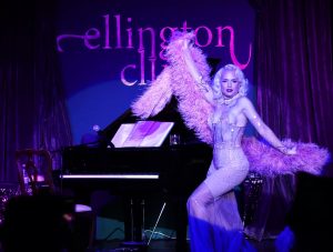 “Con gli striptease facciamo la rivoluzione”. Una notte nel tempio del burlesque (PODCAST)