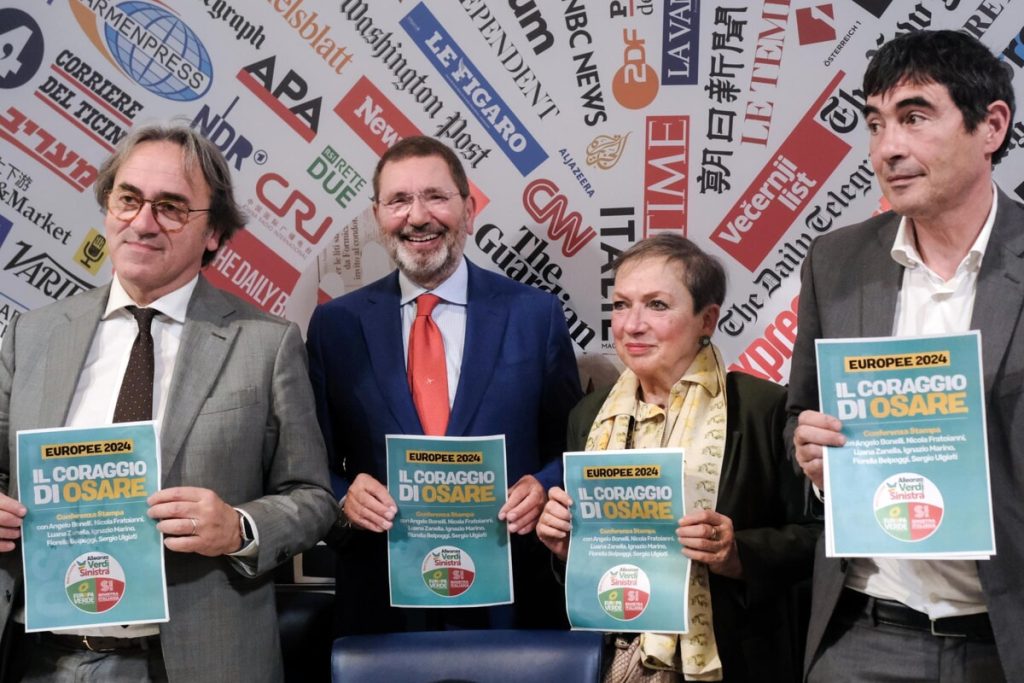 Il ritorno di Marino. Il Marziano diventa Terminator per le Europee: "I'm back"