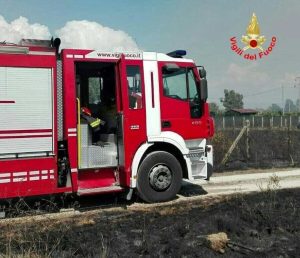 Incendio vicino ai binari: ritardi sulla linea regionale